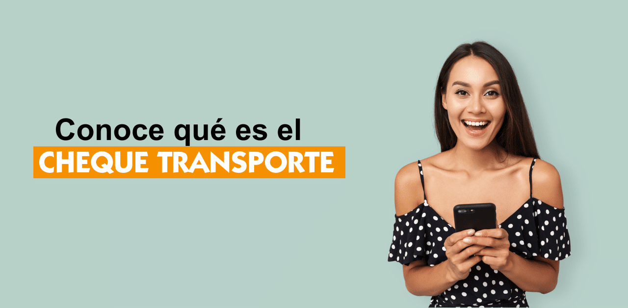 chica con móvil en la mano con cara de sorpresa
